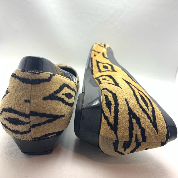 BCBG Generation Tribal Leopard Flats Size 8 - Picture 6 of 7
